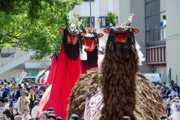 The Ushioni Festival floats (Photo: <a href="https://www.flickr.com/photos/cotaro70s/9367305003/in/photolist-fgKTqF-FPSieZ-8XHddm-T46XnP-fgZvjY-fgZTSA-aQiHUi-SEAKa1-aQiMo8-aQj35n-aQiJDa-aQj4We-fgZRb3-aQj1Vi-Gk8dSA-GGYr8j-aQiZtB-fgKf2n-7XbXc6-fh11X7-smYogm-7XbWLP-sn77xc-7XbWHT-T1Fjub-fgKg5X-4mJjWo-7XbWNi-4mJm1s-fgKfjn-9794Dx-sn7a5r-4mEghz-4mJkWE-4mEhxB-7Xfb4L-7XfaW3-rGKGNa-4mJm9h-4mJkDQ-4mJmes-4mEgpg-7XbWUx-sDo1Qq-4mEgez-7Xfb73-4mJkcw-7XbWWt-4mJk1W-aQiPEn" target="_blank" rel="noreferrer noopener nofollow">cocotaro70s </a> / <a href="https://creativecommons.org/licenses/by-nd/2.0/" target="_blank" rel="noreferrer noopener nofollow">CC BY-ND 2.0</a>)