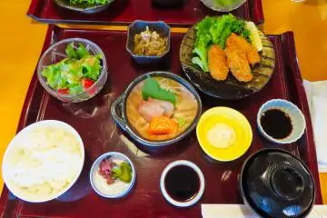 Oyster set at Miyajima Port