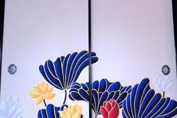 Bold colors mark Shoren-in's sliding doors