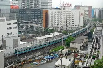 A JR Negishi line train at Yokohama Station