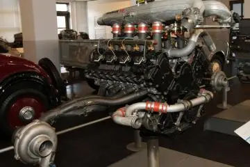 Explore the inner workings of Nissan's engines