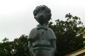 The pensive little prince.
