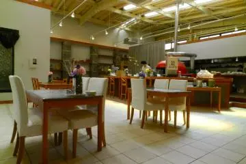 Light and spacious dining room.
