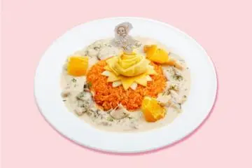 Hazuki's omelet rice with porcini mushrooms and an orange cream sauce (Photo: Ojamajo Doremi 2020)