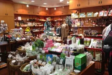 <p>ร้านขายของฝากเอนิชิซูกุ</p>