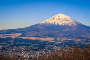 Mount Fuji (Photo: Blue Mountain – <a href="https://www.flickr.com/photos/reggiepen/23538698586/in/photolist-BS2Z1N-rDLKgW-3XVfKb-2hUDMdV-9dCsJe-uasTQx-J3QRMb-rXD9AA-rqnok5-ACJgY-rXGeHc-2hUA915-9dCsJT-rpuKFo-49geYo-49gg6d-rFXWRv-A3RMMs-5ri1km-rqmbaJ-49ccUM-4aB83r-49gfks-2rZfRX-mxsMUF-bGRUQc-J29p85-RRr6WY-QQv865-roBahT-7UC9aF-rpuSLf-pb7By5-UN3JMi-2FBrKJ-d2zy6j-rhFaPo-QQv73y-W3hpmV-5k2817-Gn5gkB-zoqgSG-pdkCsR-5rhZJ1-PQ35aD-pcEfoj-PgqfrS-ACJk2-opgBsD-SnZMqo" target="_blank" rel="noreferrer noopener nofollow">Reginald Pentinio</a> / <a href="https://creativecommons.org/licenses/by/2.0/" target="_blank" rel="noreferrer noopener nofollow">CC BY 2.0</a>)