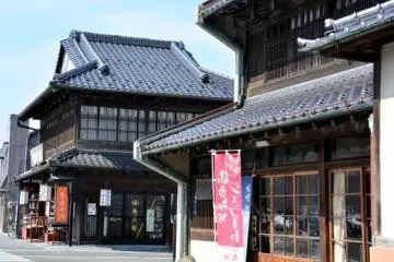 Historical miso maker and nearby tea shop