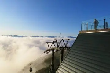 Imagine skiing, snowboarding or riding a toboggan on top of the world in a few hours from landing at Chitose Airport