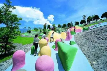 <p>เด็กๆ จะชอบการปีนเขา</p>