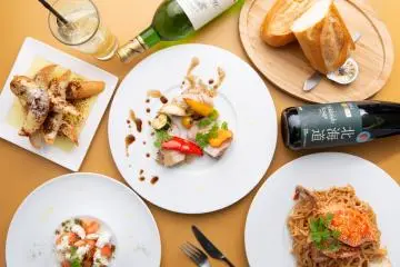 The freshest breads to dip in the crab sauce