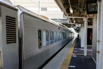 <p>เปลี่ยนเส้นทางไปขึ้นรถไฟสายหลักโออุที่สถานีอาโอโมริ</p>