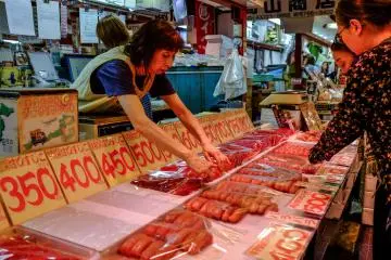 Le saumon, spécialité du marché Shinsen