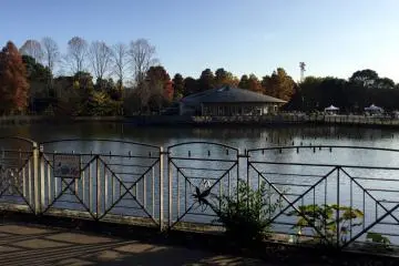 The lake and rest house