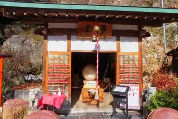 Largest crystal Ball in Japan (85 cm diameter 850 kilograms)
