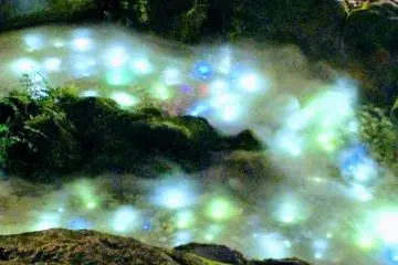 And during the summer the shrine has night illumination and a "glistening river". 