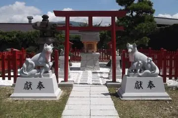 A shrine close to the statue