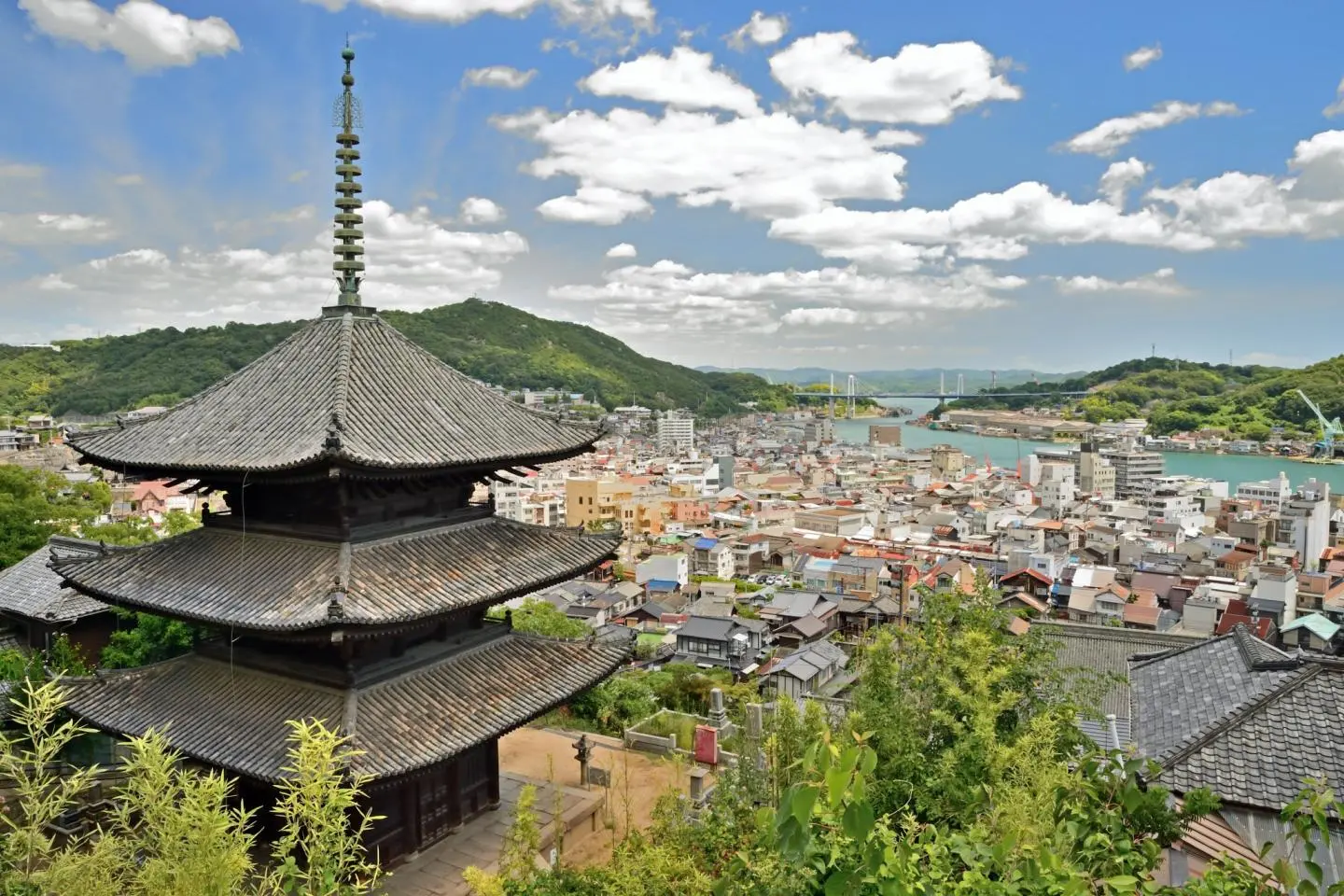 텐네이지사에서 본 오노미치의 경치 (저작권: hayakato / Shutterstock.com)
