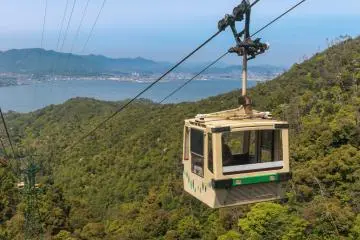 미센산 정상으로 가는 로프웨이