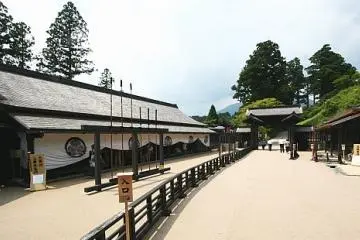 Hakone-machi is also home to the old Hakone Checkpoint, and the Narukawa Art Museum.