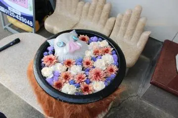 Inosuke Hashibira themed floral water font at Saimjyou-ji Temple