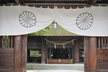 Motoise, or the origin of Ise, tells the story of the tumultuous founding of Japan