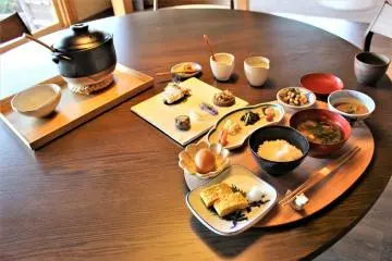 The well-balanced breakfast brings out the best of the local produce