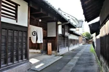 Maruto gives you a glimpse into the life of Edo period soy-sauce masters