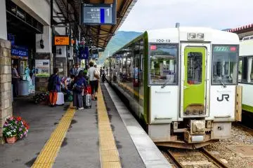 The platform is small but relatively easy to navigate due to the lack of foot traffic
