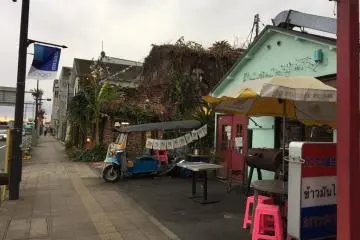 Multicultural town - Bangkok restaurant with tuk-tuk