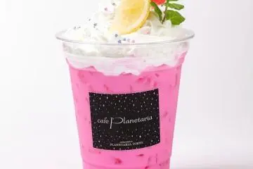 Lychee milk for Sailor Moon (Photo: <a href="https://www.atpress.ne.jp/news/239637" target="_blank" rel="noreferrer noopener nofollow">コニカミノルタプラネタリウム株式会社</a>)