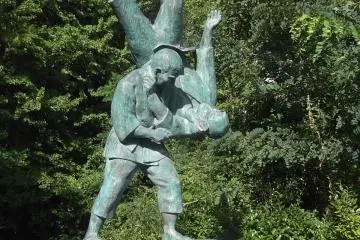 A statue of Saigo Shiro, who invented this judo throw