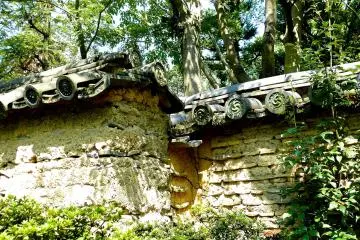 An old and tasteful wall!
