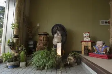 I was greeted by these characters in the lobby