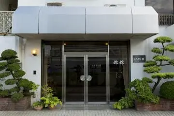 The entrance to Tokmiyamakan