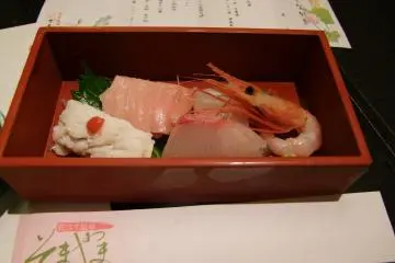 <p>อาหารสดและอร่อย</p>