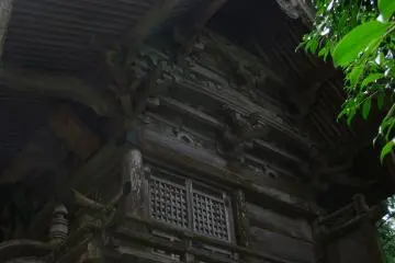 <p>อาคารไม้ที่เก่ามาก ๆ</p>