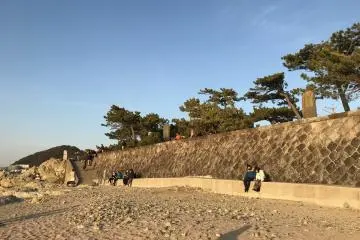 There were a few people enjoying the good weather and view