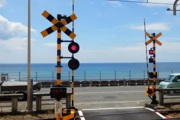 Enoden crossing near Kamakura Koko Mae Station
