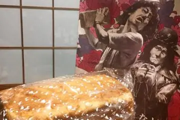 The bag isn't sealed to let the warm bread breathe. 