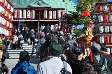 The Hongaku-ji grounds over the New Year period