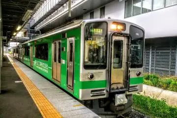 The Echigo Tokimeki Railway's Myoko Haneuma Line also operates here
