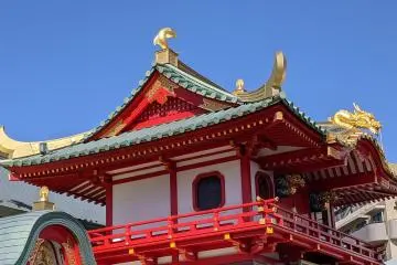 Details of Katase Enoshima Station's facade
