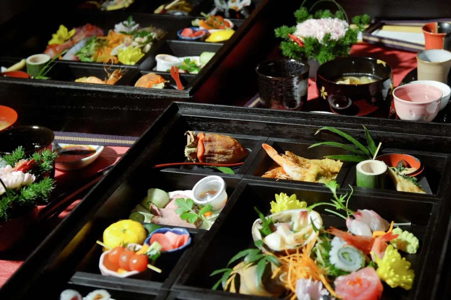 Sumptuous dinner showcasing the best local ingredients  (Photo: @markoxley_photography)