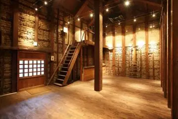 Inside the smaller Shikemichi Gallery