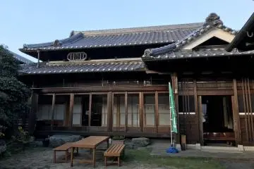 Have a kakinoha-zushi here.
