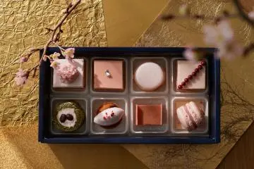 Sakura Sweets Box (Photo: Andaz Tokyo Toranomon Hills)