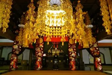 <p>The breathtaking gold chandelier inside the main hall</p>