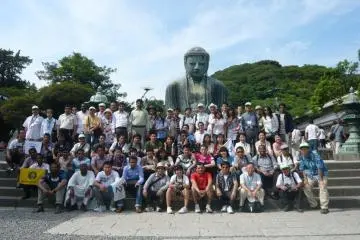 Tour of Daibutsu in Kamakura with a large group from AOTS (Photo: KSGG)