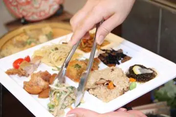<p>The large plates subliminally suggest careful arrangement of small portions of each item from the buffet, but feel free to pile items on as high as desired</p>
