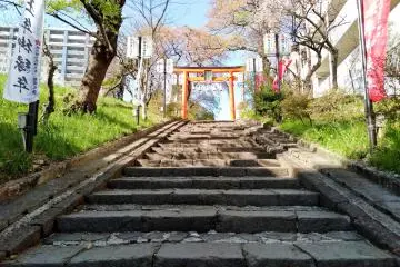 Entrance to Tsutsujigaoka Tenmangu Shrine